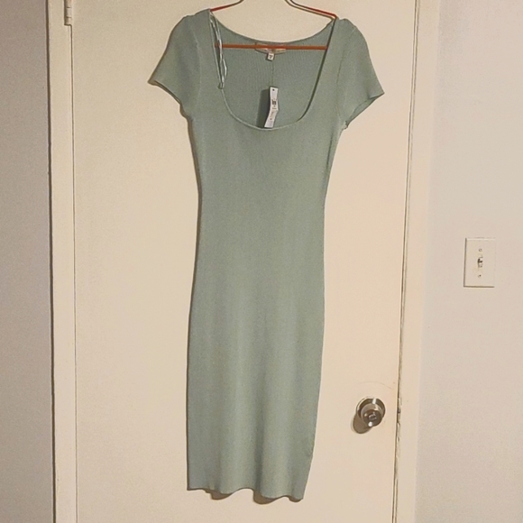 Guess Dresses & Skirts - Guess midi dress